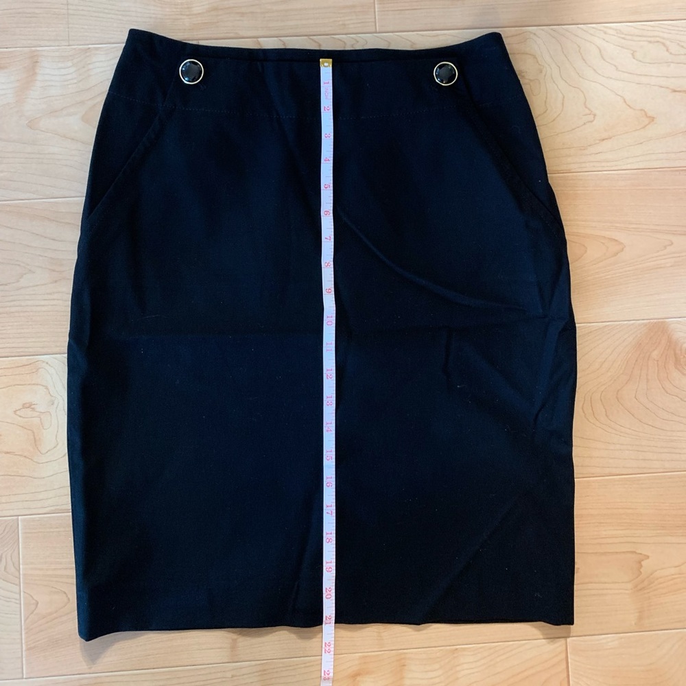 ✨HP✨ 🦋 3/$9 Banana Republic solid black pencil skirt with sailor buttons size 6 - Picture 5 of 10